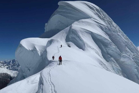 Huaraz: Nevado Chopicalqui 4-Day 6354 m Climbing Expedition