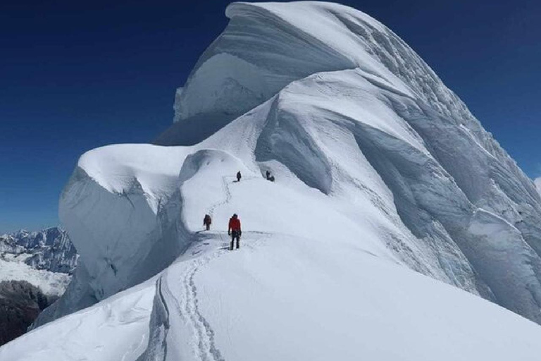 Huaraz: Nevado Chopicalqui 4-Day 6354 m Climbing Expedition