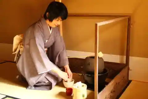 Tokio: Cvičení zenu s japonským čajovým obřadem