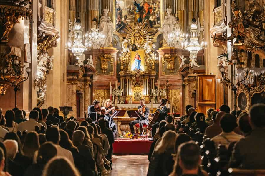 Wien: Klassik Ensemble Wien in der Peterskirche Ticket. Foto: GetYourGuide Wien: Klassik Ensemble Wien in der Peterskirche Ticket. Foto: GetYourGuide