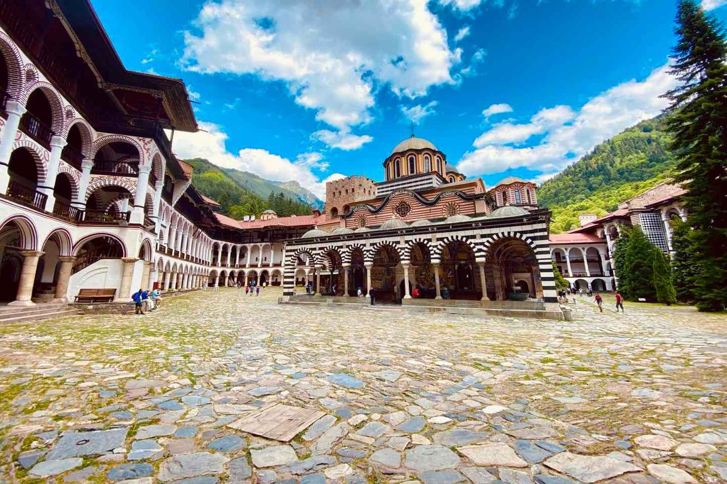 From Sofia: Rila Monastery and Villa Montevino Half-Day Trip