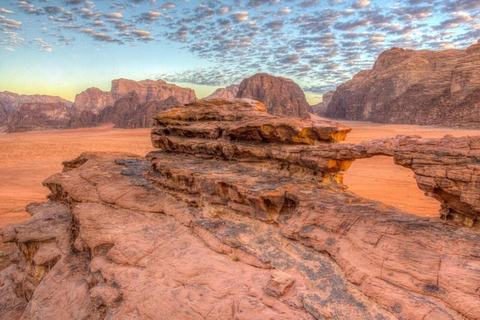 Depuis Amman: excursion d'une journée à Petra et au Wadi Rum avec prise en charge à l'hôtel