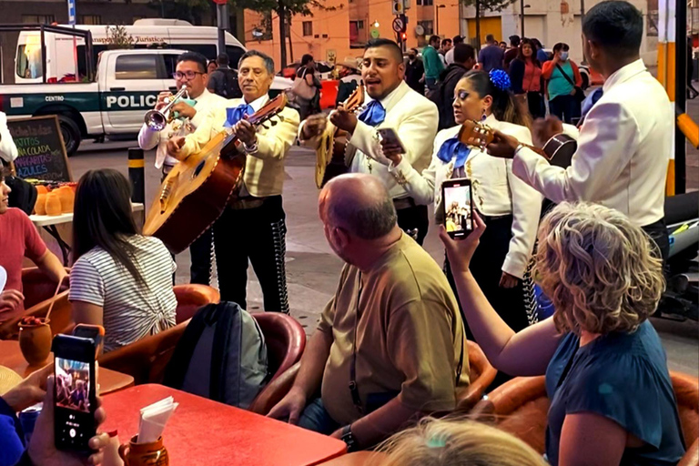 Mexico City: VIP Ringside Wrestling, Walking tour & Mezcal