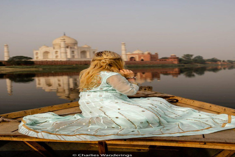 Da Delhi: Tour privato del Taj Mahal e della città di Agra con auto Suv