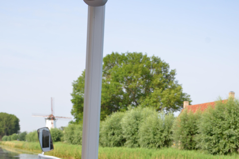 Boat trip & wine tour in Bruges