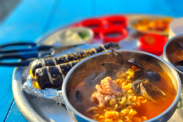 Busan: Easy Coastal Hiking Tour with Scenic Views