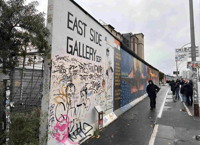 Kiez & Culture:Friedrichshain Local Walk & East Side Gallery