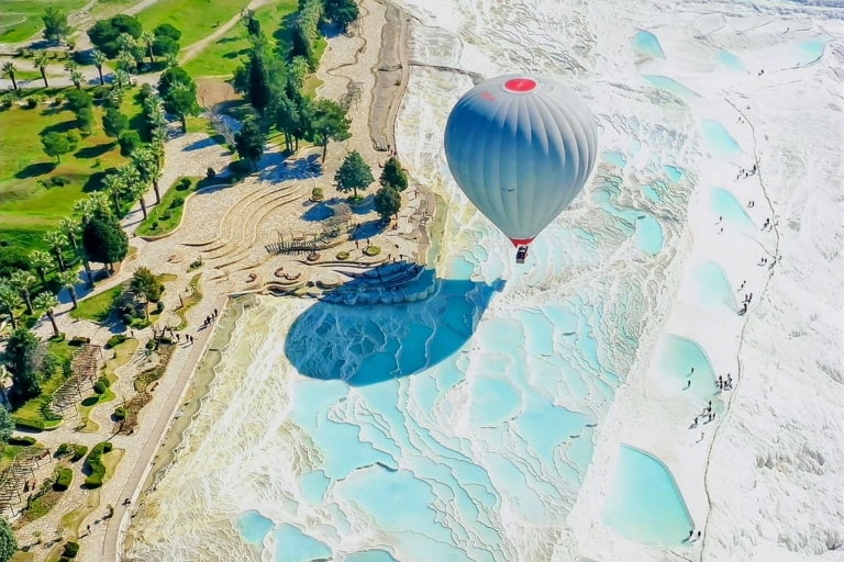 Antalya: Pamukkale Tour z balonem na ogrzane powietrze i dwoma posiłkamiAntalya: wycieczka balonem na ogrzane powietrze Pamukkale z dwoma posiłkami