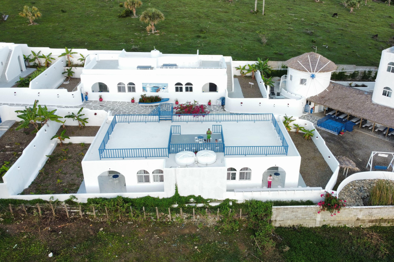 Grecialandia Santorini Tour with Lunch and Transfers