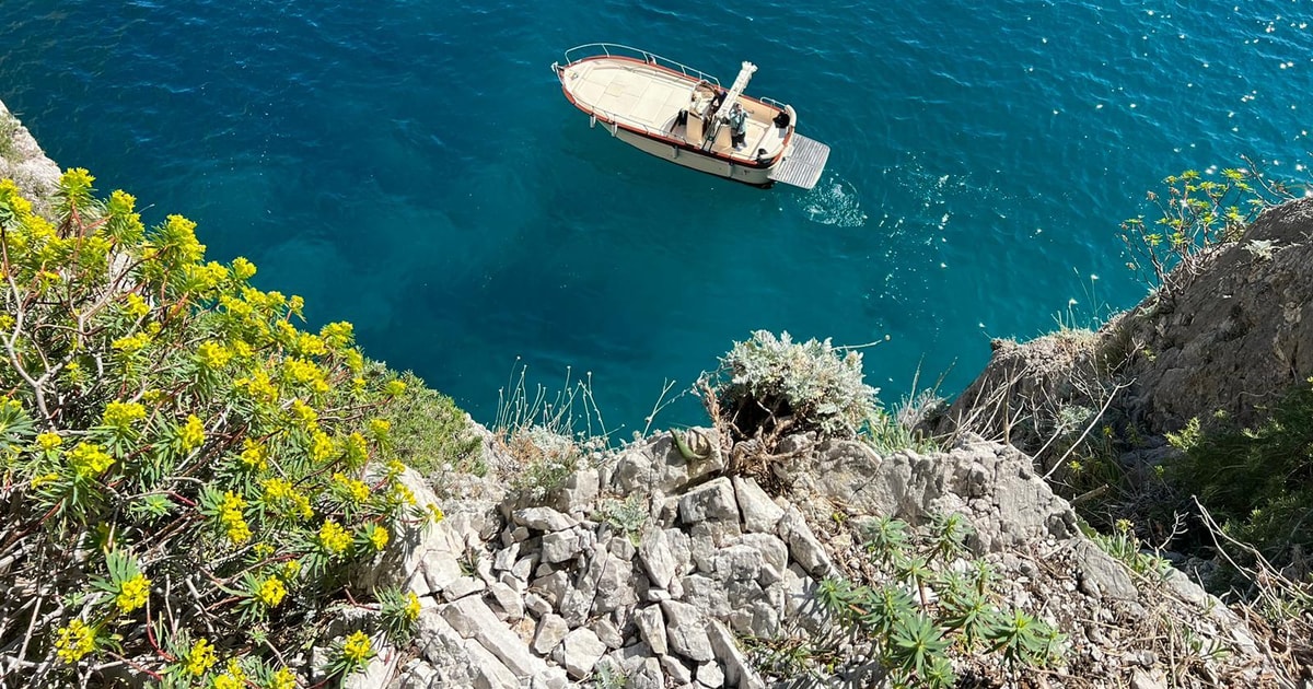 Tour priv in barca naar Capri en de kust van Amalfitana | GetYourGuide