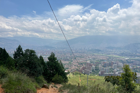 MEDELLÍN: Wanderung zu den Wolken: Erkunde den Cerro de las 3 Cruces (3-Kreuze-Berg)