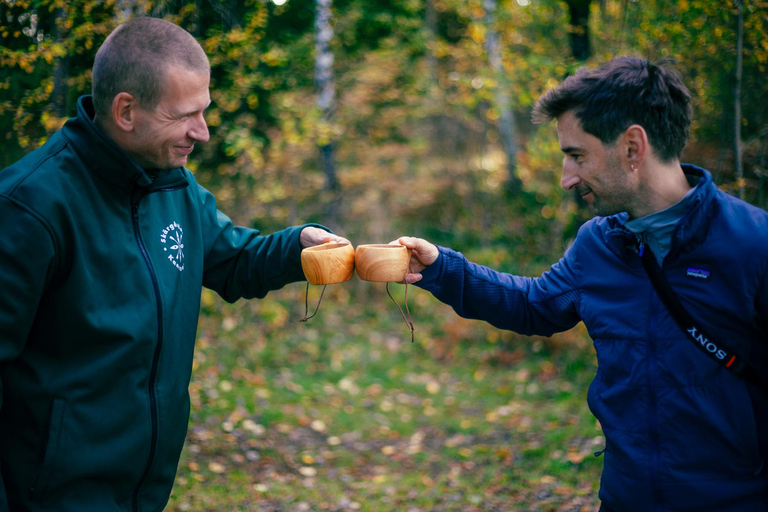 Stockholm: Vandring, utomhusmatlagning och kallvattenflytningPickup from Stockholm - drop-off Vaxholm