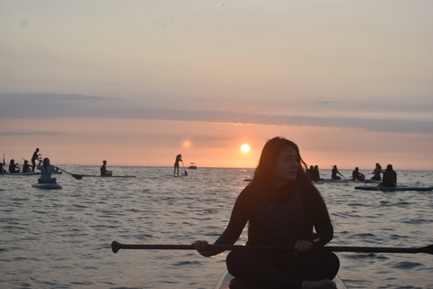 Pôr do sol na Costa Verde em Stand Up PaddleReme ao pôr do sol na costa de Limeña