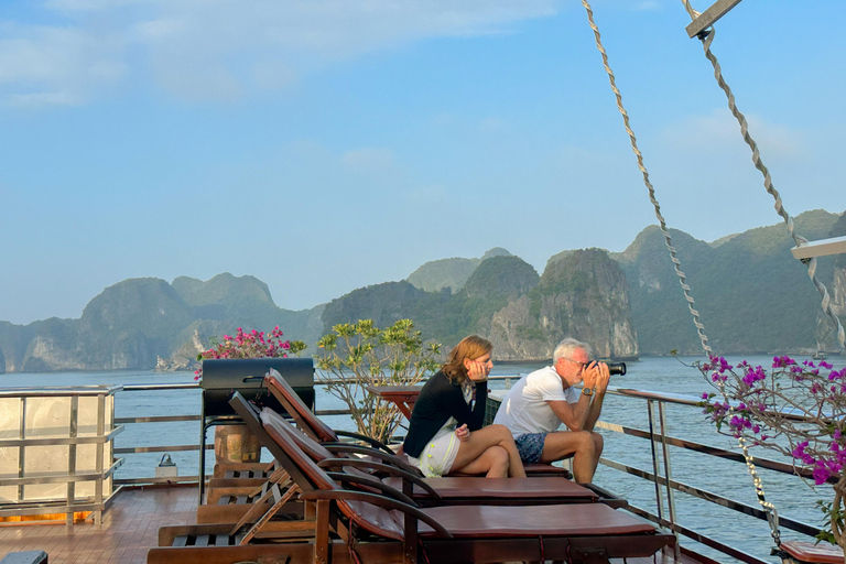 从河内出发：兰哈湾一日游，包含精彩活动从猫巴出发：兰哈湾一日游，包含丰富有趣的活动
