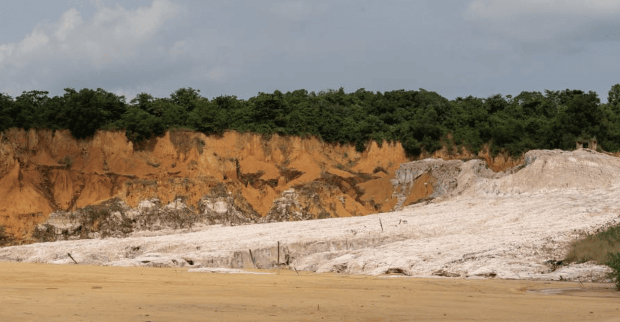 Discovery of the Ndinga-Ndinga waterfall (Mayombe forest) - Housity