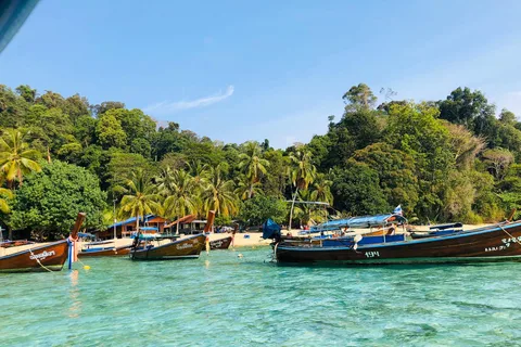 Join snorkeling trip 7 spots lunch included