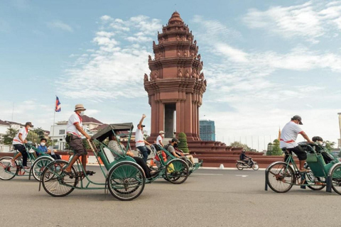 Phnom Penh: Tour guiado de um dia histórico de bicicleta ou Tuk Tuk