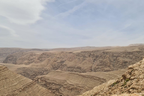 Muscat: Fins View, Wadi Jahal & Bimmah Tour