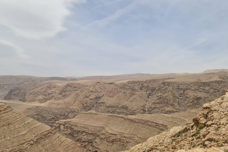 Muscat: Fins View, Wadi Jahal & Bimmah Tour
