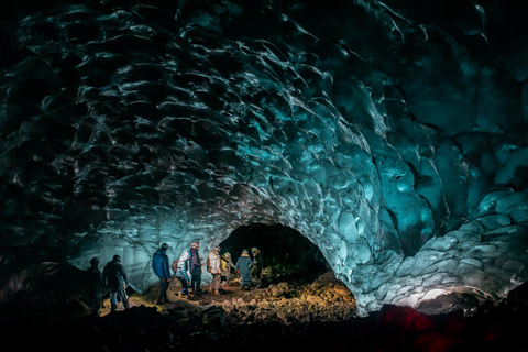 من جوكولسارلون: جولة كهف الجليد الأزرق في فاتناجوكولFrom Jökulsárlón: Vatnajökull Glacier Blue Ice Cave Tour