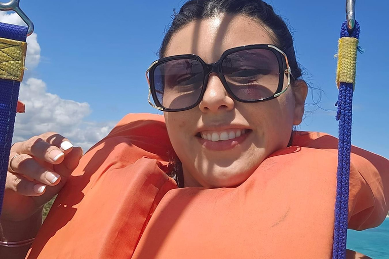 Parasailing a Punta Cana: Una scarica di adrenalina nel cielo