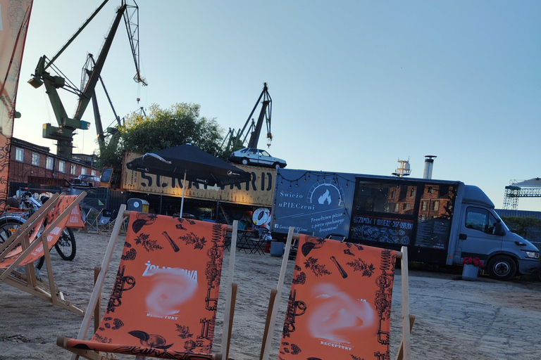 Gdańsk: Wrzeszcz and Shipyard District Private Bike Tour Golden Hour Ride – Gdańsk on evening mood Photo Stops