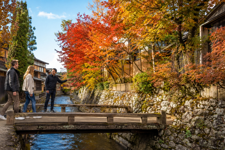 Takayama: Private Old Town, Temples & Autumn Colors Walk