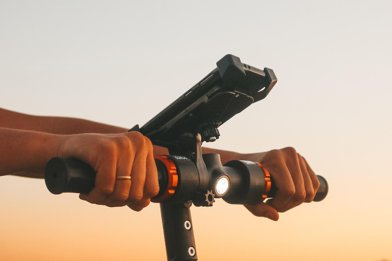 Ferragudo: scooter elettrici per un&#039;avventura nel villaggio del divertimentoFerragudo Village: Noleggio scooter elettrici