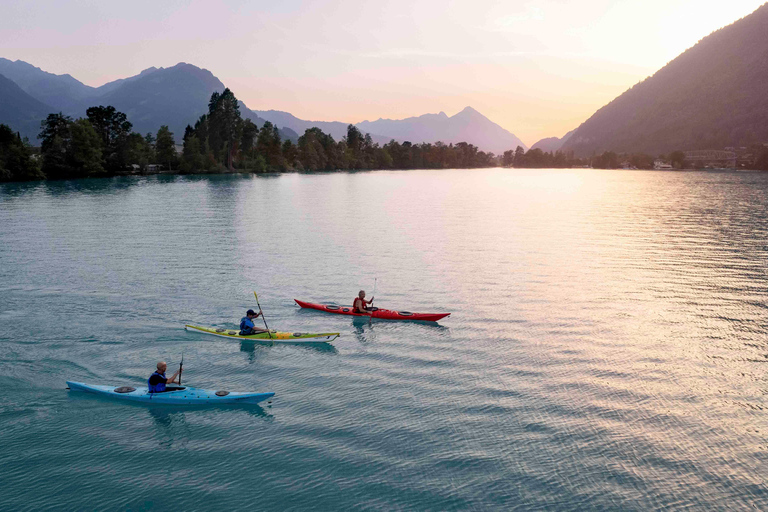 Interlaken: Tour in kayak del lago turchese di BrienzInterlaken: giro in kayak sul lago turchese di Brienz