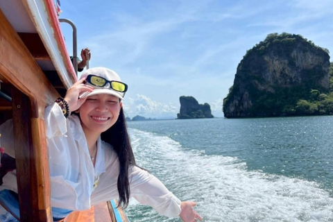 Phuket : sortie en bateau à longue queue privé dans la baie de Phang NgaPhuket : sortie privée en bateau à longue queue dans la baie de Phang Nga