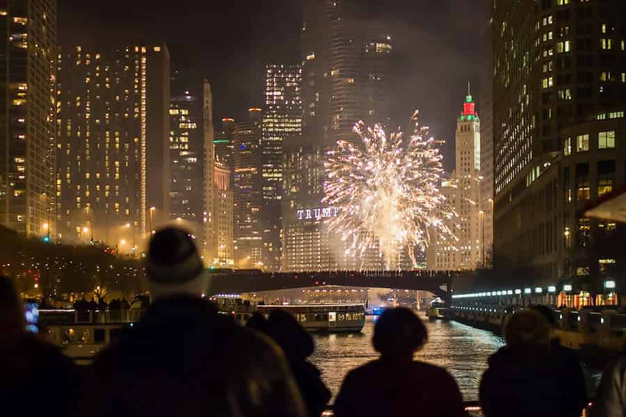 Chicago: Feuerwerkskreuzfahrt mit Blick auf den See oder Fluss. Foto: GetYourGuide