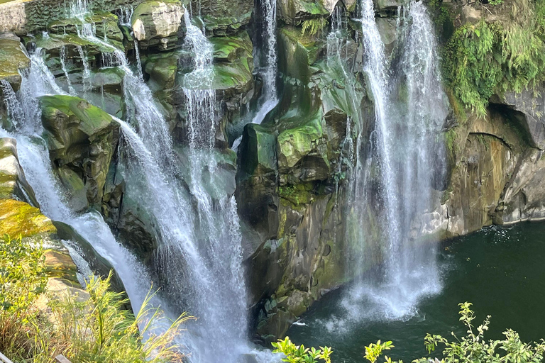 Taipei: Jiufen, Shifen Sky Lanterns & Keelung Nightmarket Hotel pickup & Bilingual guide