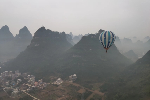 Billet pour l'expérience du lever du soleil en montgolfière à YangshuoVol privé en montgolfière pour 3-4 personnes (départ de Guilin)