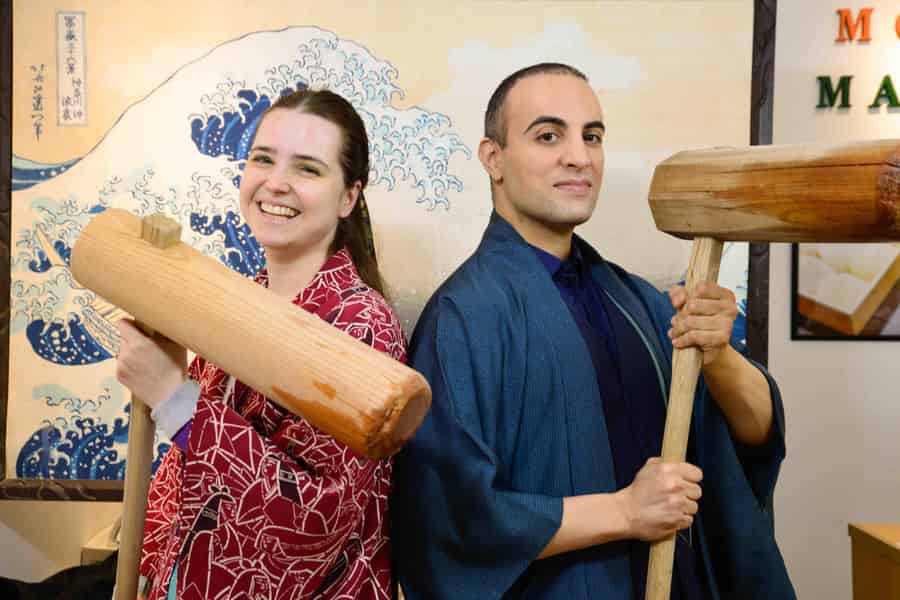 Asakusa, Tokio: Mochi-Klopf- und Verkostungserlebnis. Foto: GetYourGuide Asakusa, Tokio: Mochi-Klopf- und Verkostungserlebnis. Foto: GetYourGuide