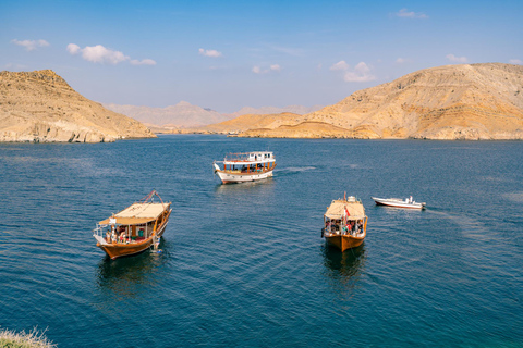 Trasferimento da Dubai a Khasab con crociera di un&#039;intera giornata in dhow e pranzoTrasferimento da Dubai a Khasab con crociera di un giorno intero in dhow e pranzo