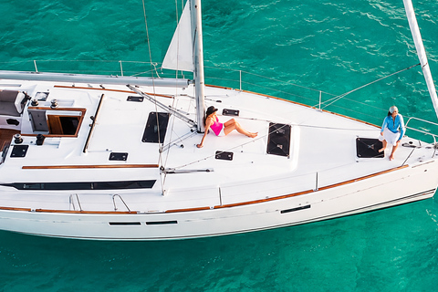 Hersonissos: Semi-Private Yacht Cruise with Lunch & Drinks