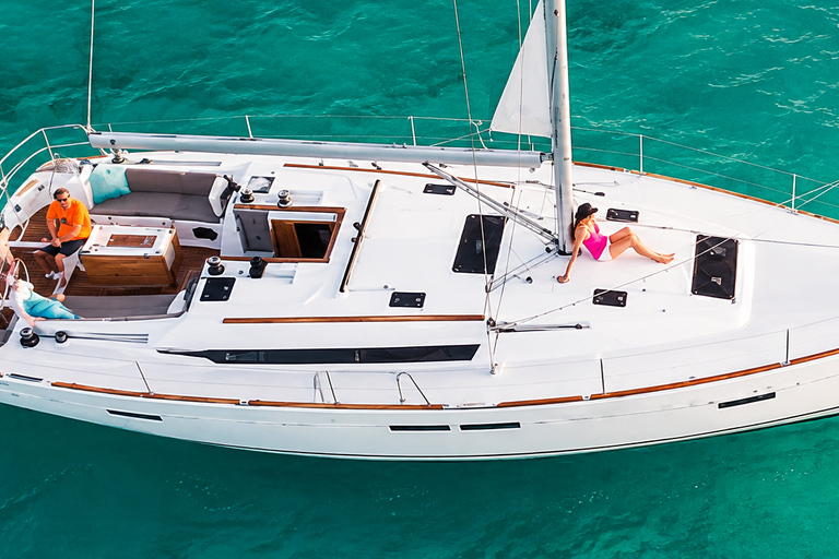 Hersonissos: Semi-Private Yacht Cruise with Lunch & Drinks