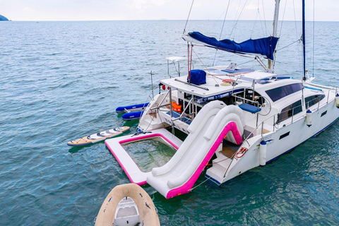 Pattaya: Private Half-Day Boat Trip to Koh Khram or Koh Ped