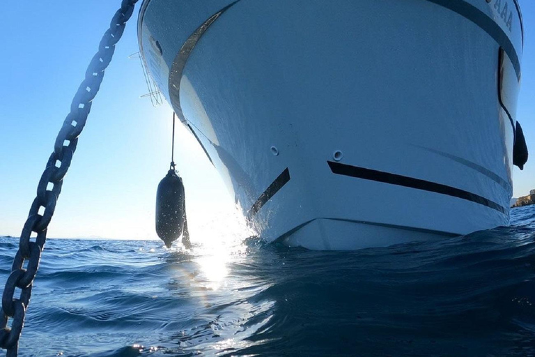Alicante:1-hour private yacht tour with drinks and a captain