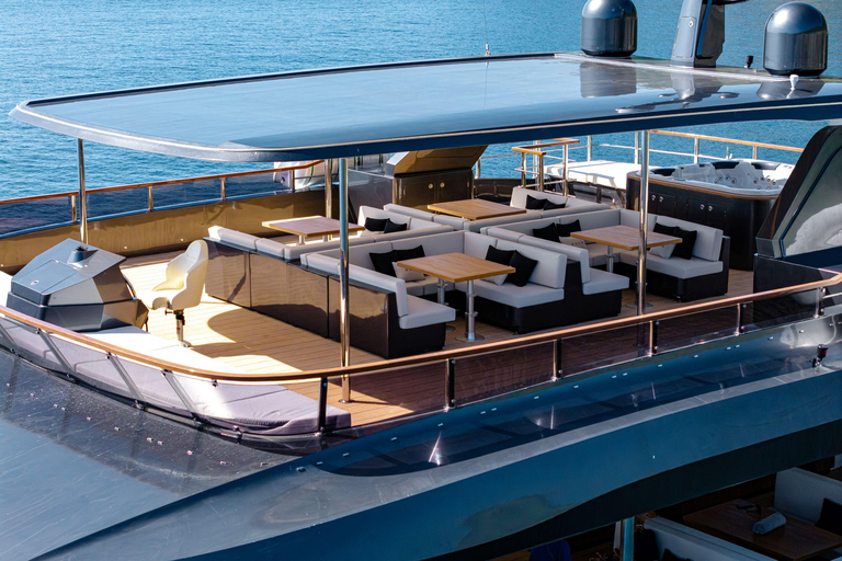 Phuket:Phi Phi Island with Premium Buffet & DJ by Noah Yacht