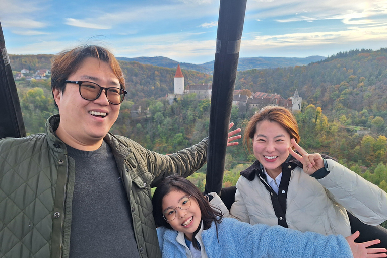 From Prague: Balloon ride with Champagne & Picnic