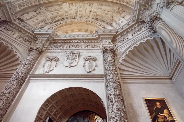 Seville: Entrance and guided tour of the Cathedral Seville: Entrance fee and guided tour Cathedral