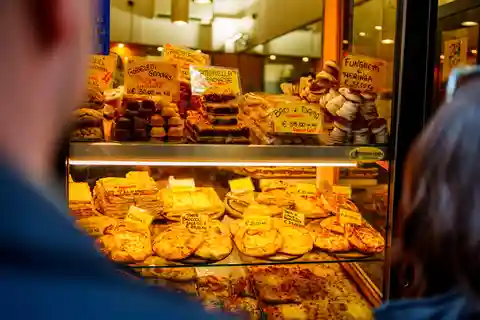 Segredos da comida de rua de Génova: Uma aventura de refeições e bebidas completas