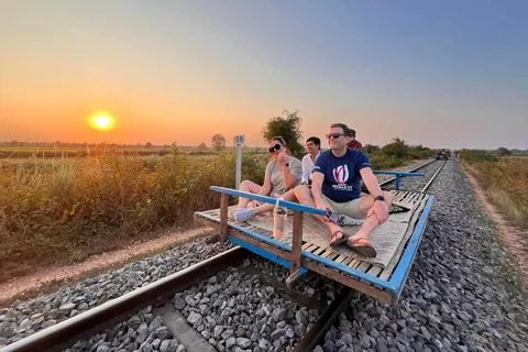 Tour privado de un día completo en tren de bambú de Battambang desde Siem Reap