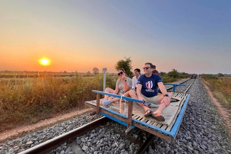 Tour privado de un día completo en tren de bambú de Battambang desde Siem Reap