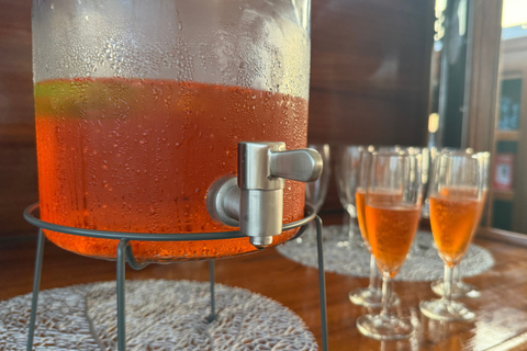 Lampedusa: Sunset Gulet Trip with Aperitif Dinner and Dolphin Watching