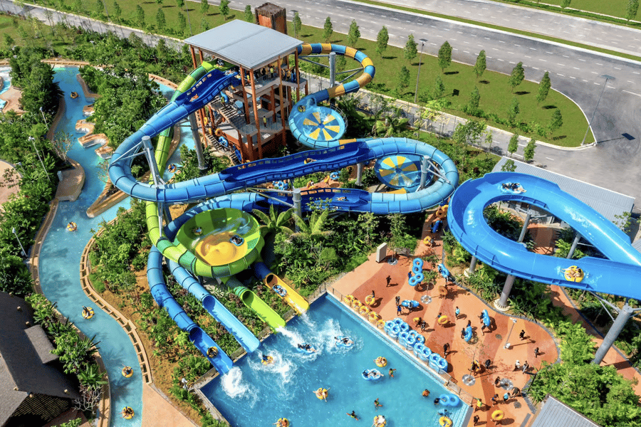Ab Kuala Lumpur: SplashMania Wasserpark-Ticket & Transfer. Foto: GetYourGuide Ab Kuala Lumpur: SplashMania Wasserpark-Ticket & Transfer. Foto: GetYourGuide