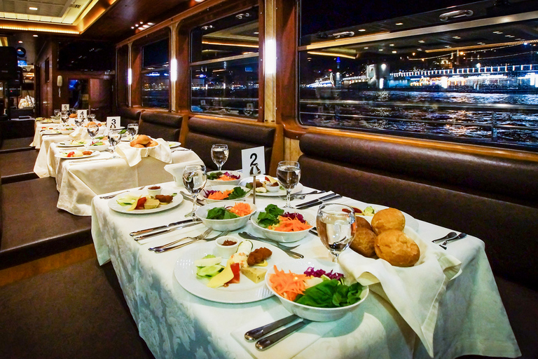 Istanbul: Bosporus Dinner Cruise mit Getränken und UnterhaltungDinner-Bootsfahrt mit Alkohol, Softdrinks &amp; Abholung