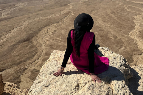 Riyadh: Edge of the World Sunset Tour with Snacks Edge of the world with sunset and stars