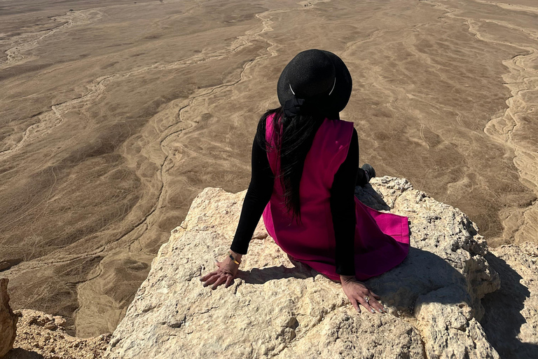 Riyadh: Edge of the World Sunset Tour with Snacks Edge of the world with sunset and stars